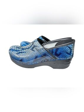 Dansko 38 Blue snake skin!! 💙